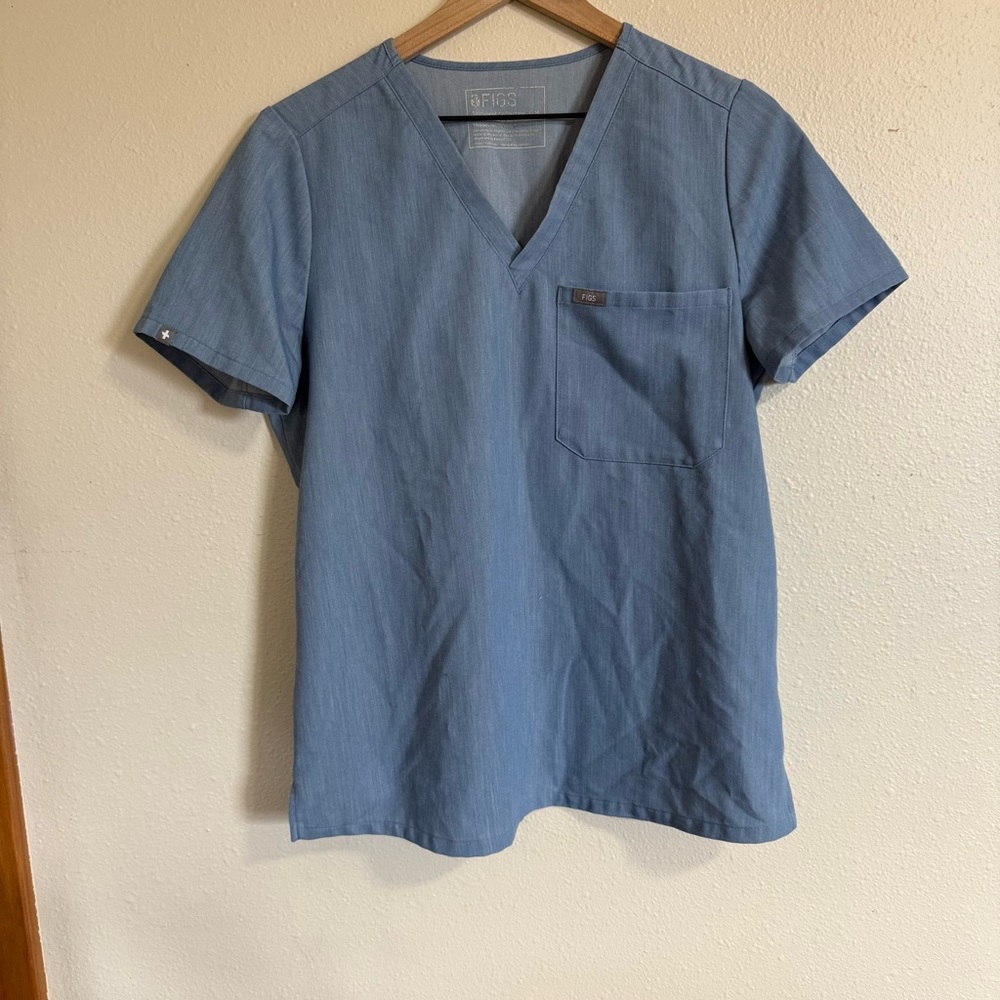 Figs Women’s Catarina One Pocket Heather Indigo Scrub Top Medium